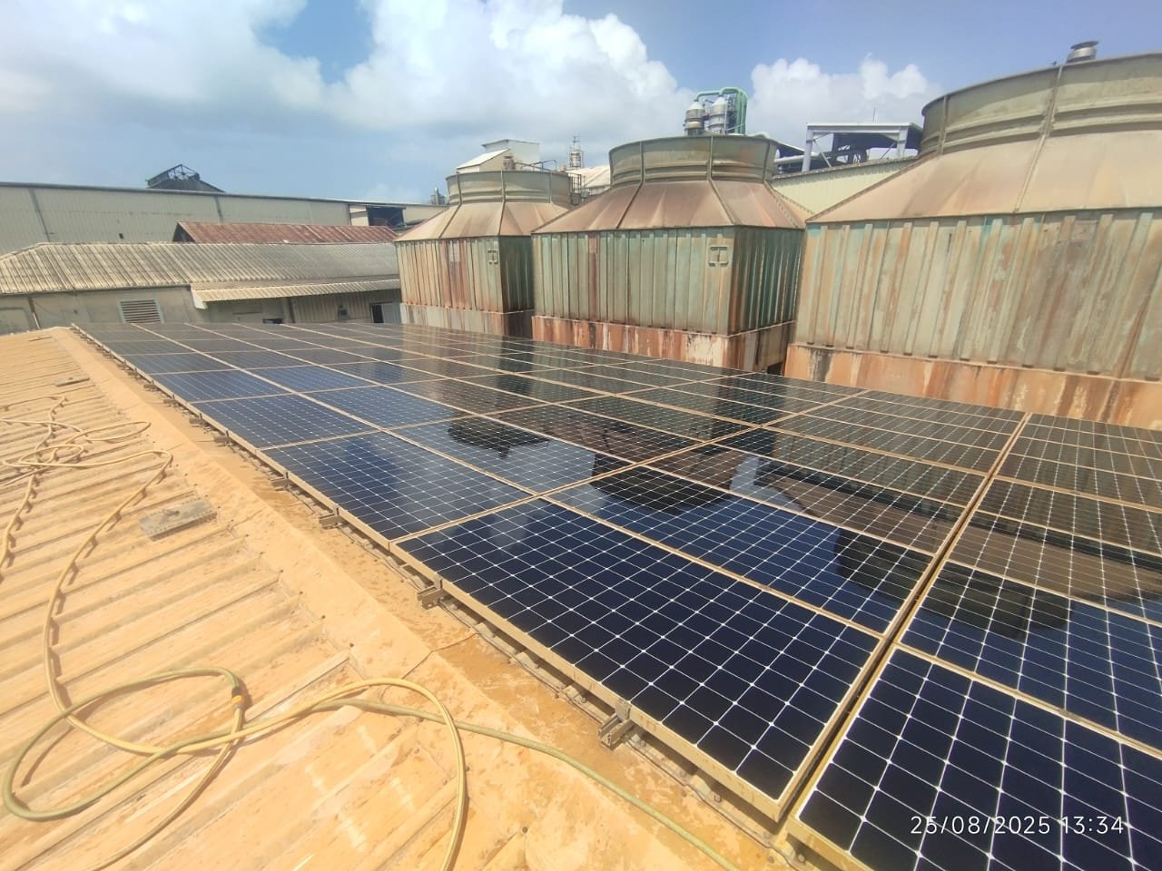 Nettoyage panneaux solaires sur site industriel